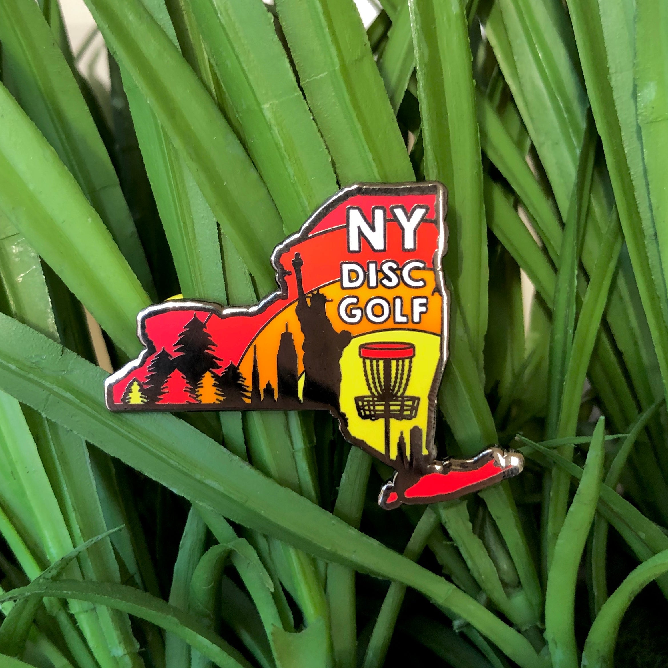 New York Disc Golf Pin - Gotta Go Gotta Throw